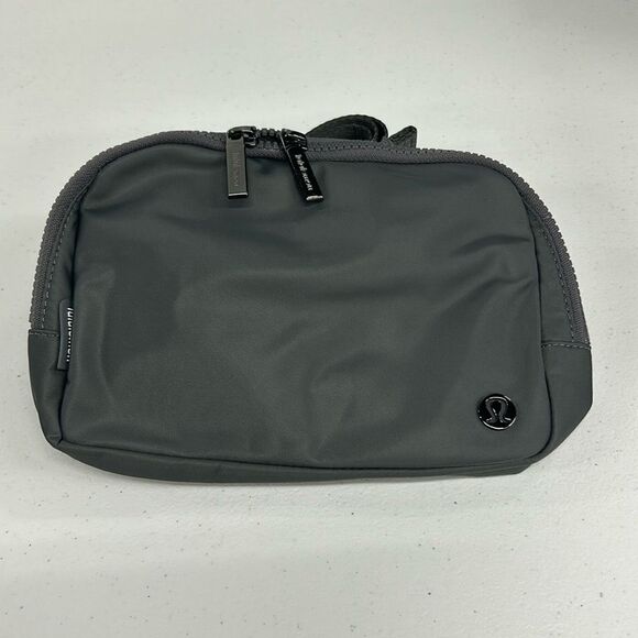 Lululemon Belt Bag Large - Traverse Grey - Picture 1 of 3
